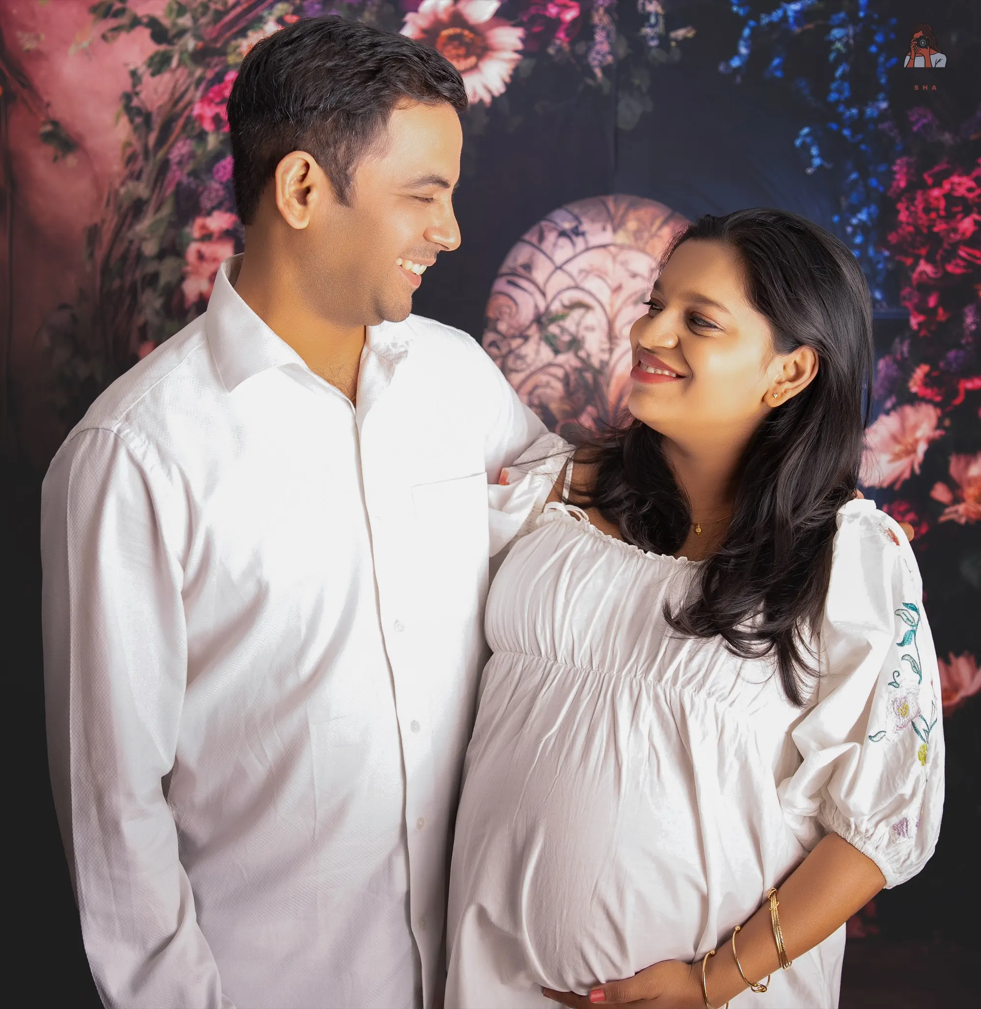 A maternity portrait photographed in Berlin.