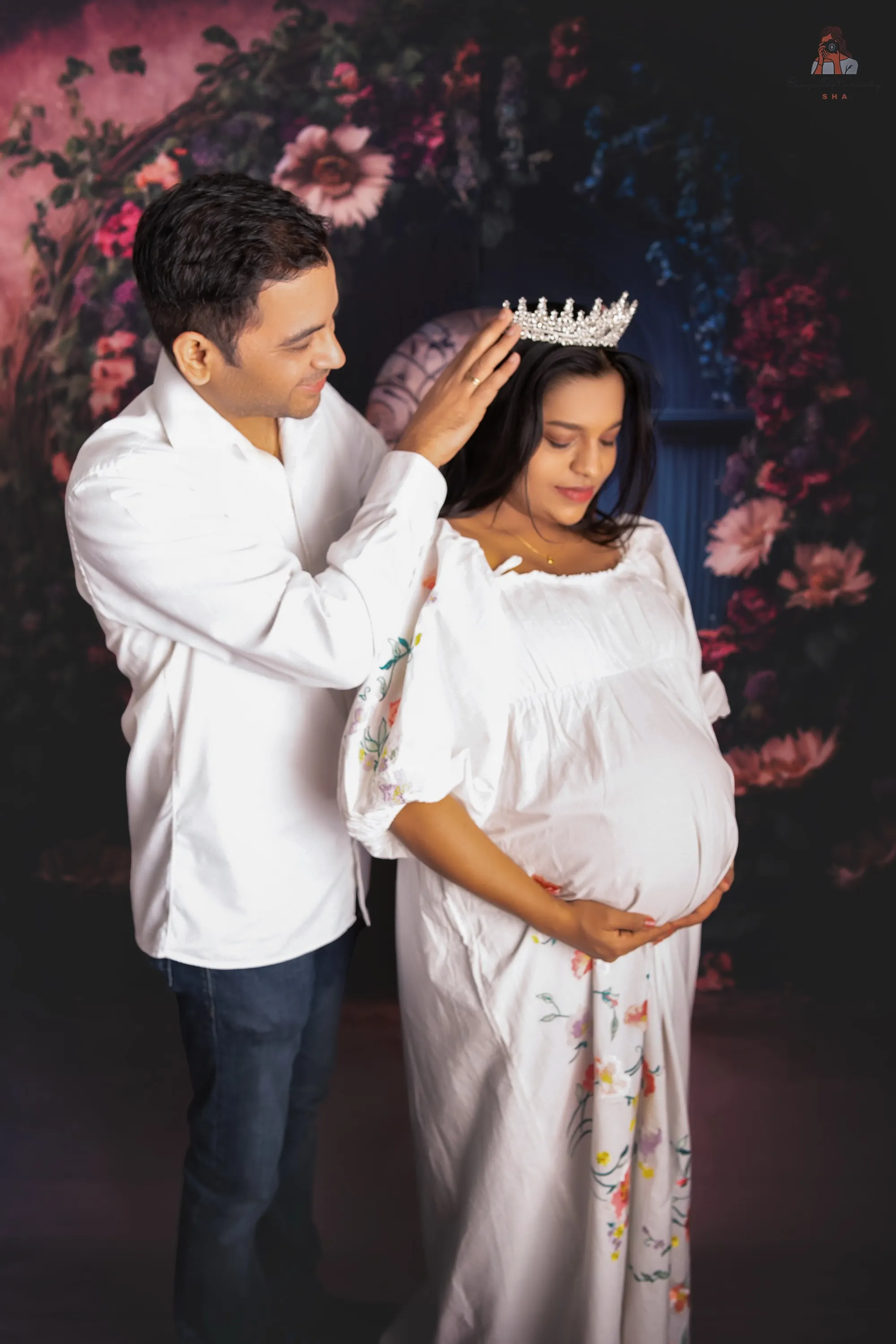 A maternity portrait photographed in Berlin.