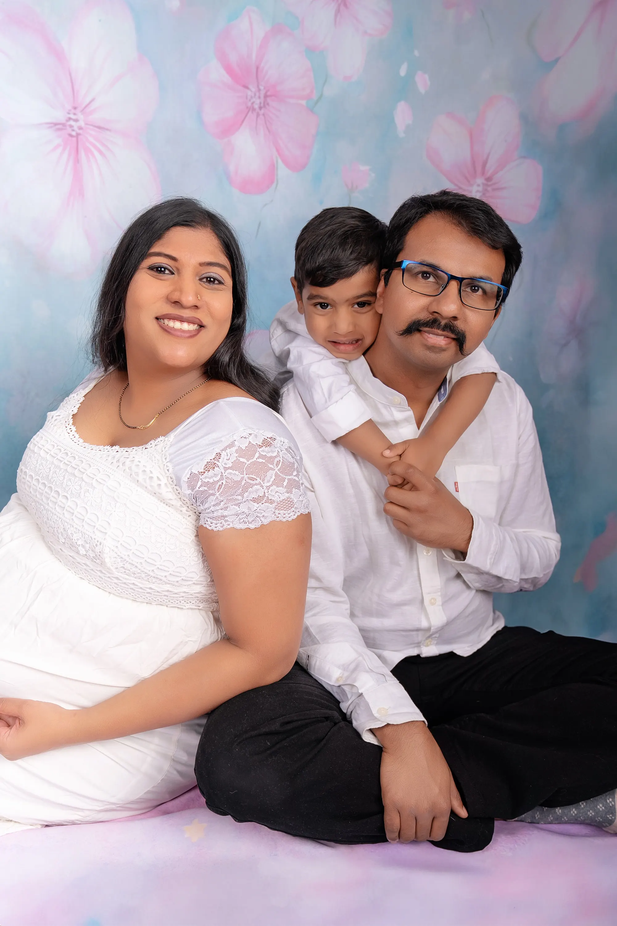 A maternity portrait photographed in Berlin.