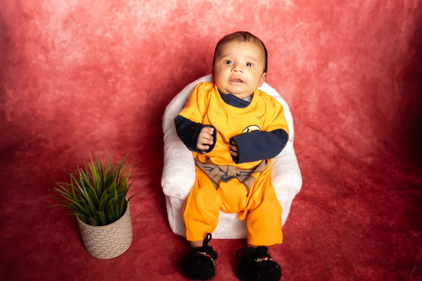 A newborn photographed in the studio in Berlin.